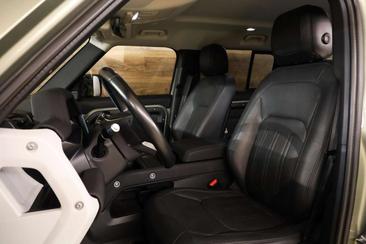 Land Rover Defender 110 P400e — photo 6