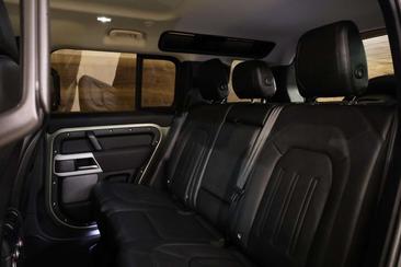 Land Rover Defender 110 P400e — photo 10