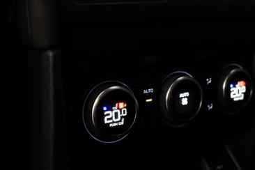 Land Rover Defender 110 P400e — photo 11
