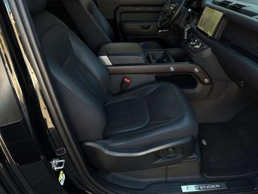 Land Rover Defender 110 D300 MHEV — photo 15