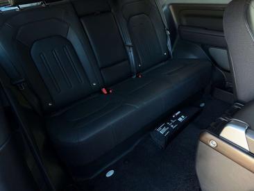 Land Rover Defender 110 D300 MHEV — photo 16