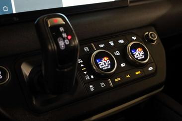 Land Rover Defender 110 P400e — photo 18
