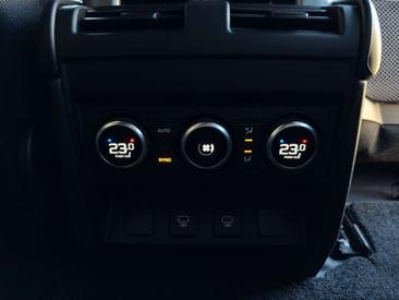 Land Rover Defender 110 D300 MHEV — photo 21