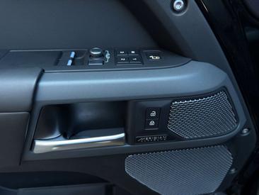 Land Rover Defender 110 D300 MHEV — photo 22