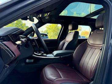 Land Rover Range Rover Sport P550e — photo 12