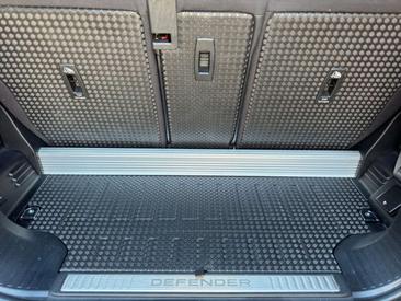 Land Rover Defender 110 D300 MHEV — photo 23