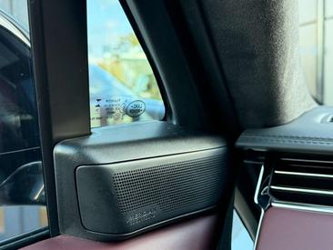 Land Rover Range Rover Sport P550e — photo 16