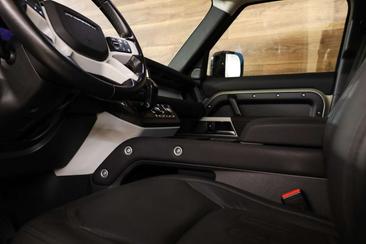 Land Rover Defender 110 P400e — photo 29