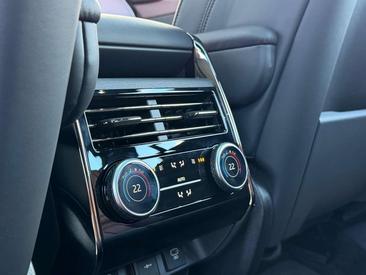 Land Rover Range Rover Sport P550e — photo 18