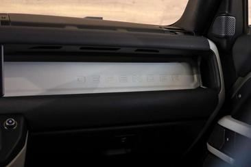 Land Rover Defender 110 P400e — photo 31