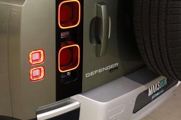 Land Rover Defender 110 P400e — photo 32