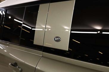 Land Rover Defender 110 P400e — photo 34
