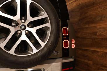 Land Rover Defender 110 P400e — photo 36