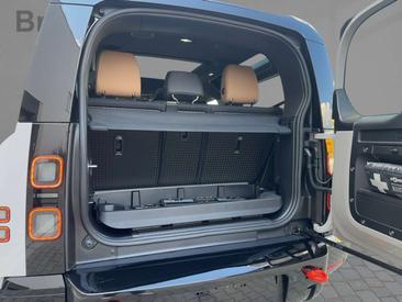 Land Rover Defender 90 P425 X CAM Luftfe NAVI PANO TWA AHK Gris — photo 7