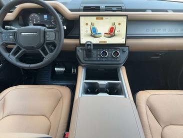 Land Rover Defender 90 P425 X CAM Luftfe NAVI PANO TWA AHK Gris — photo 10
