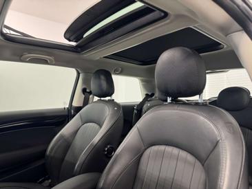 Mini 3 Portes Berline Cooper SE — photo 21