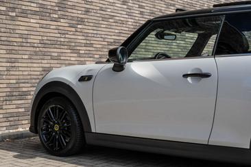 Mini 3 Portes Berline Cooper SE — photo 12