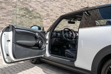 Mini 3 Portes Berline Cooper SE — photo 15