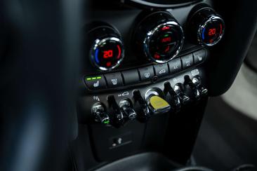 Mini 3 Portes Berline Cooper SE — photo 25