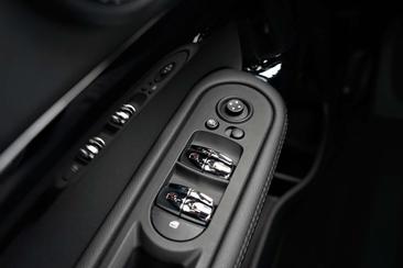 Mini Countryman Cooper SE ALL4 — photo 27