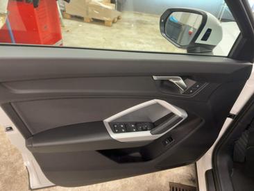 Audi Q3 35 TFSI — photo 14