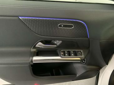 Mercedes GLA 180 — photo 11