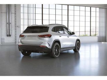 Mercedes GLA 200 — photo 2