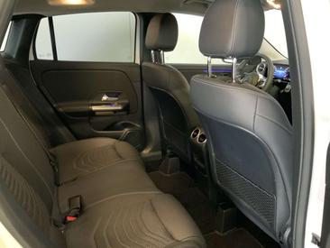 Mercedes GLA 180 — photo 14