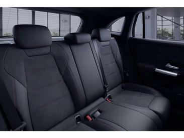 Mercedes GLA 200 — photo 8
