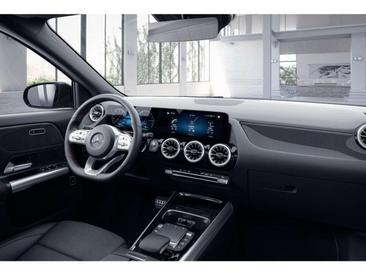 Mercedes GLA 200 — photo 9