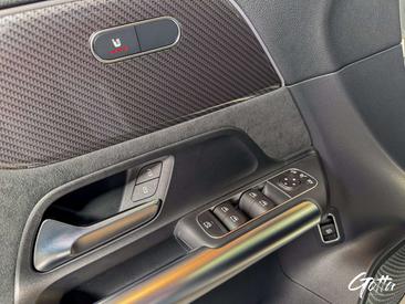 Mercedes GLA 200 — photo 19