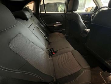 Mercedes GLA 200d — photo 21