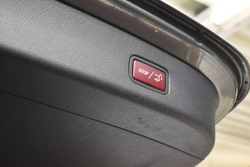 Mercedes GLC 300 E — photo 11