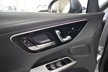 Mercedes GLC 300 E — photo 13