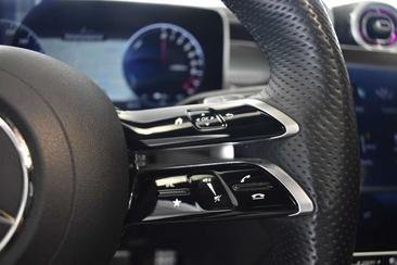 Mercedes GLC 300 E — photo 18