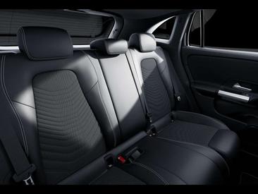 Mercedes GLA 200 — photo 10