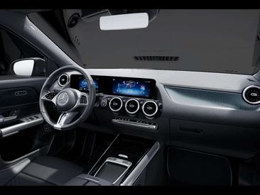 Mercedes GLA 200 — photo 11