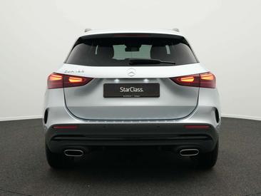 Mercedes GLA 180 — photo 4