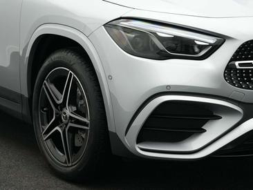 Mercedes GLA 180 — photo 9