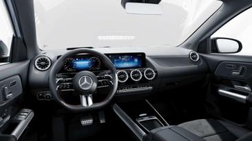 Mercedes GLA 180 — photo 9