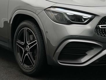 Mercedes GLA 180 — photo 9