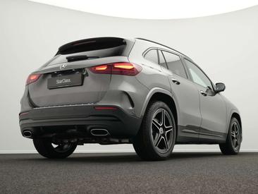 Mercedes GLA 180 — photo 11
