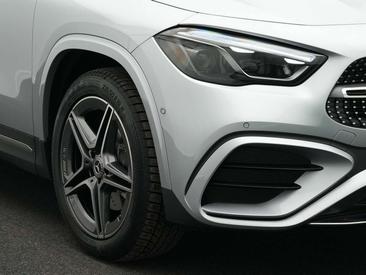 Mercedes GLA 180 — photo 9
