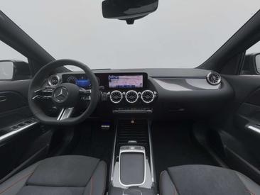 Mercedes GLA 180 — photo 18