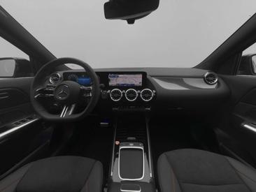 Mercedes GLA 180 — photo 17