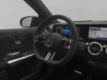 Mercedes GLA 180 — photo 19