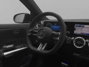 Mercedes GLA 180 — photo 18