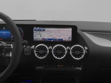 Mercedes GLA 180 — photo 20
