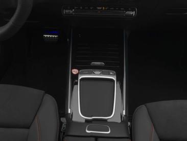 Mercedes GLA 180 — photo 21