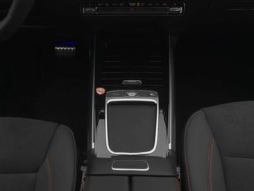 Mercedes GLA 180 — photo 20